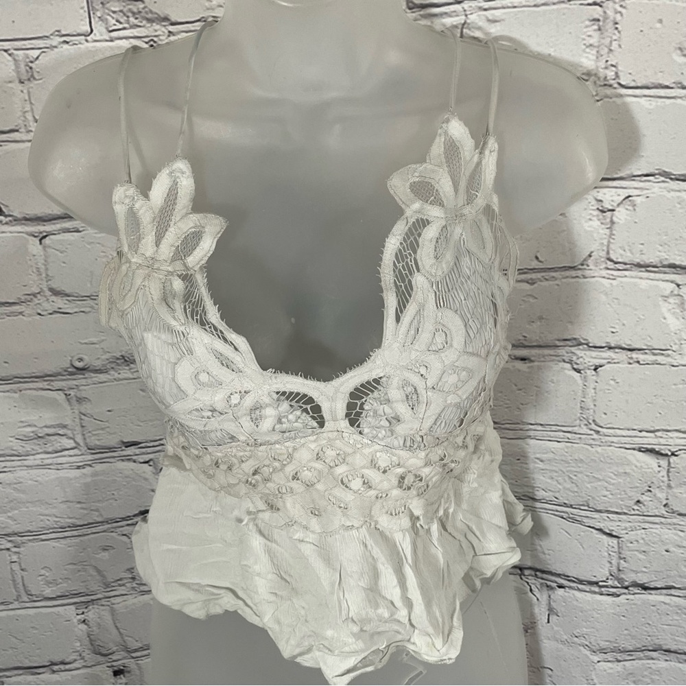 5/$45 SALE Women’s Size Medium White Floral Lace Top